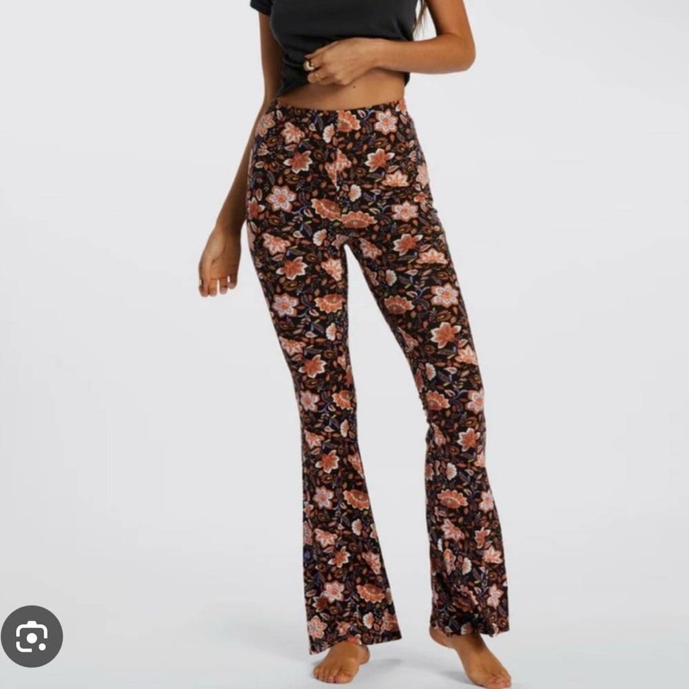 Billabong Floral Patterned flared leggings